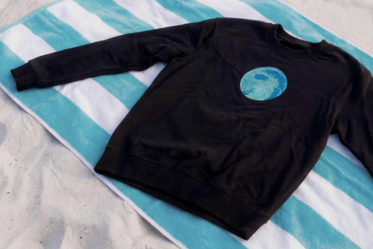 schwarzes sweatshirt mit einzigartigem Siebdruck Farbverlauf