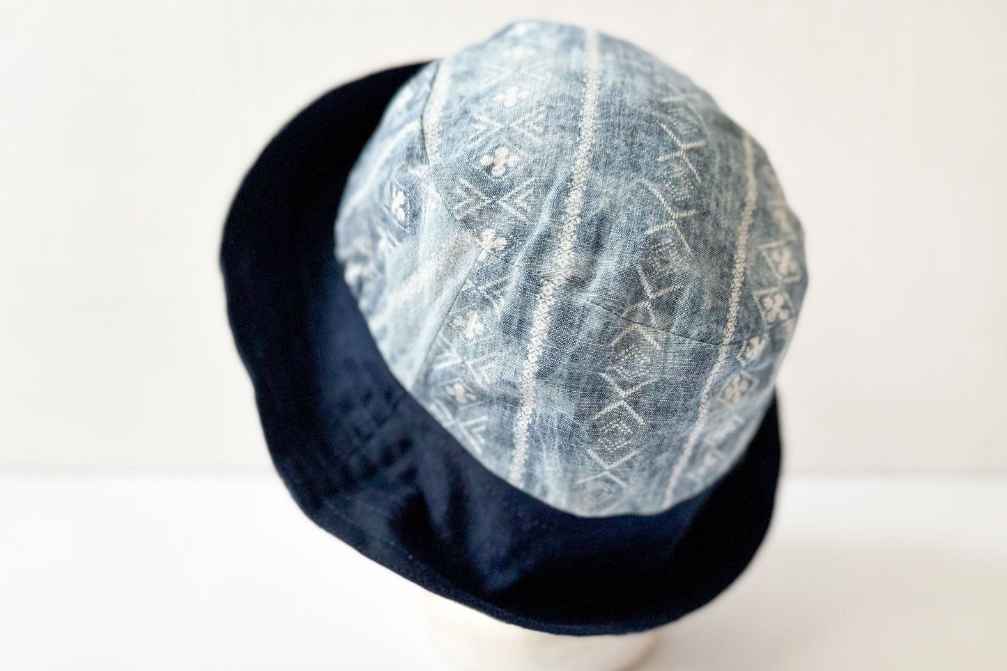 Wendbarer Buckethat aus upgecycelten Materialien