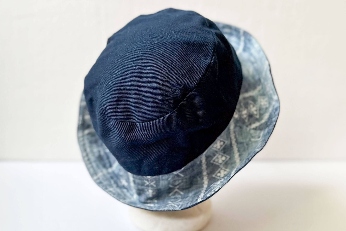 Wendbarer Anglerhut für den Sommer aus upgecycelten Materialien