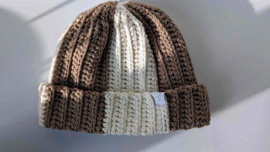 Braun weiße gehäkelte Mütze MAX für den Winter