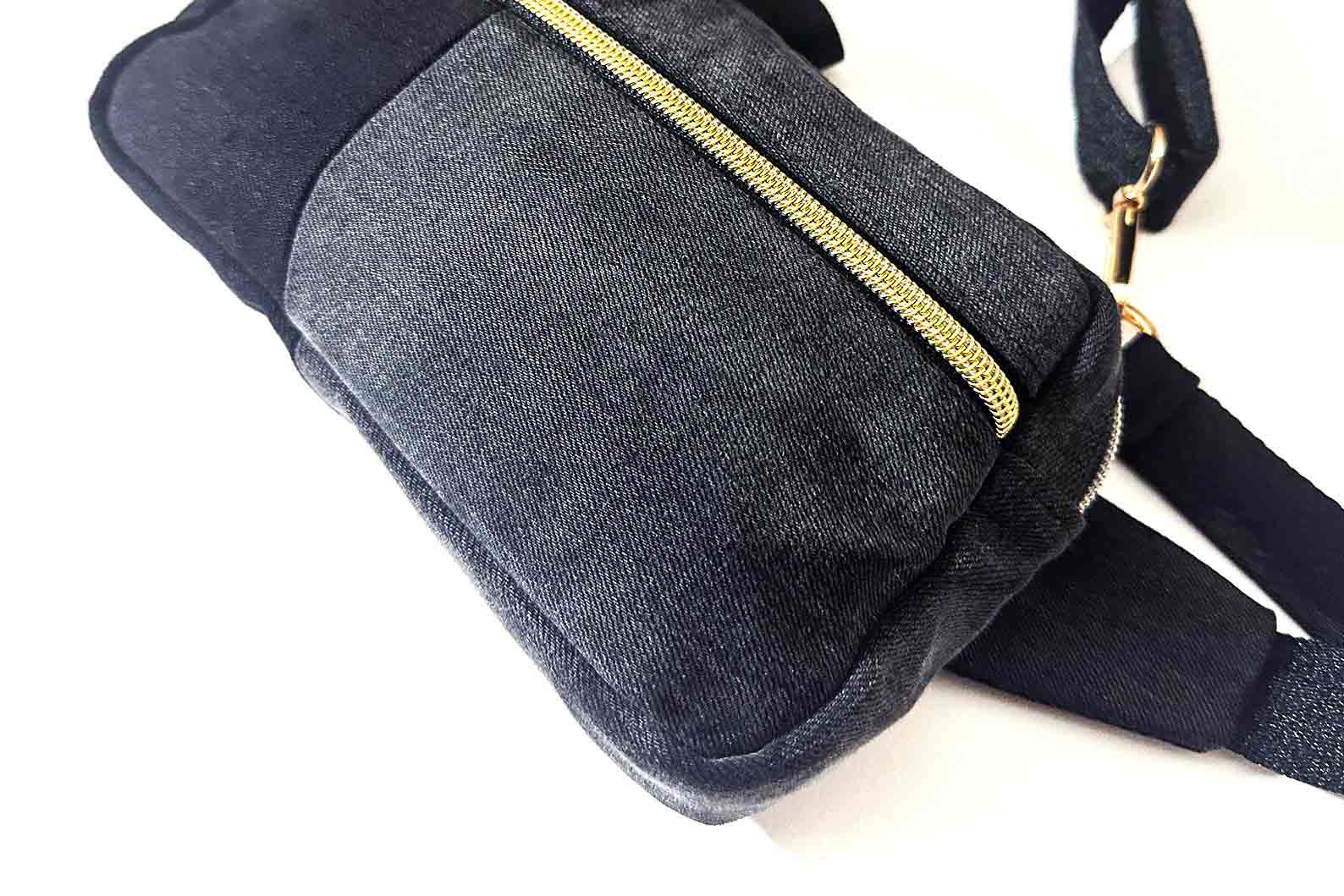 Detailansicht goldener Reisverschluss bei dunkler Hipbag PAOLINA aus upgecyelten Jeans von jeff every piece a friend