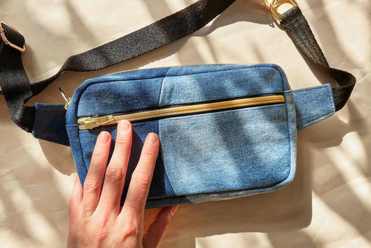 Hellblaue Hipbag PAOLINA aus upgecyelten Jeans von jeff every piece a friend