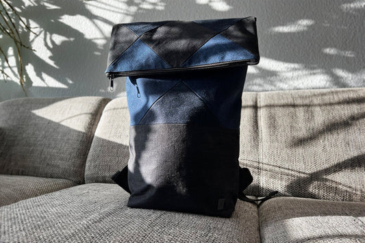 Cooler Rucksack aus hellem und dunklem upcycled Denim mit Platz für Laptop