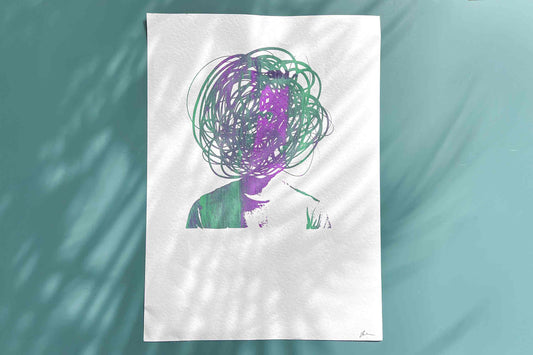 Gesamtansicht des Siebdruck-Plakates KASIM: ein grün, lila chaotischer Kopf handgedruckt auf Naturpapier