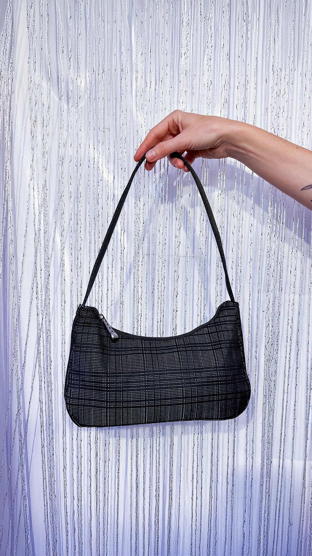 Schwarze Schultertasche LUCY