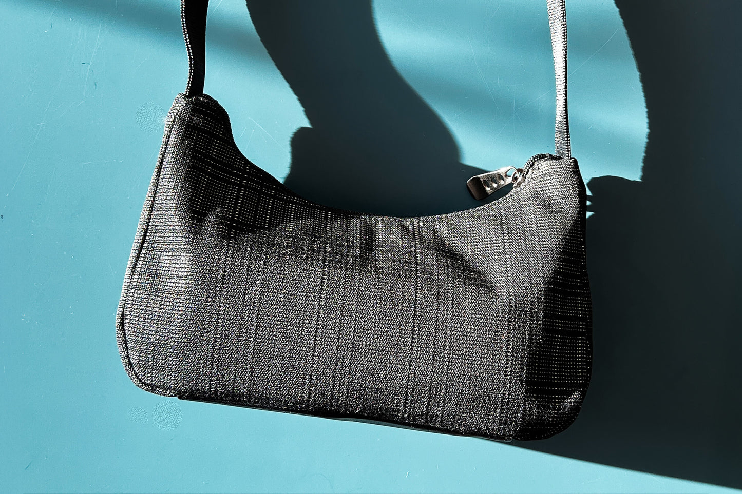 Schwarze Schultertasche LUCY