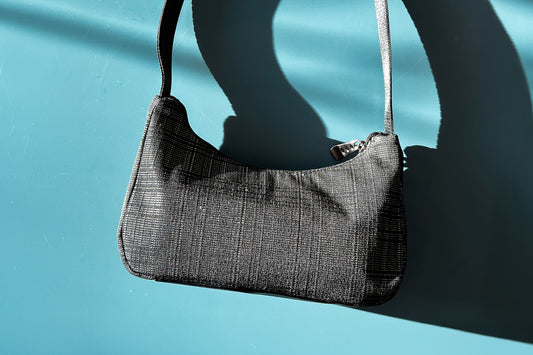 Gesamtansicht: Schwarze Schultertasche LUCIA im Vintage Look - jeff - EveryPieceAFriend.
