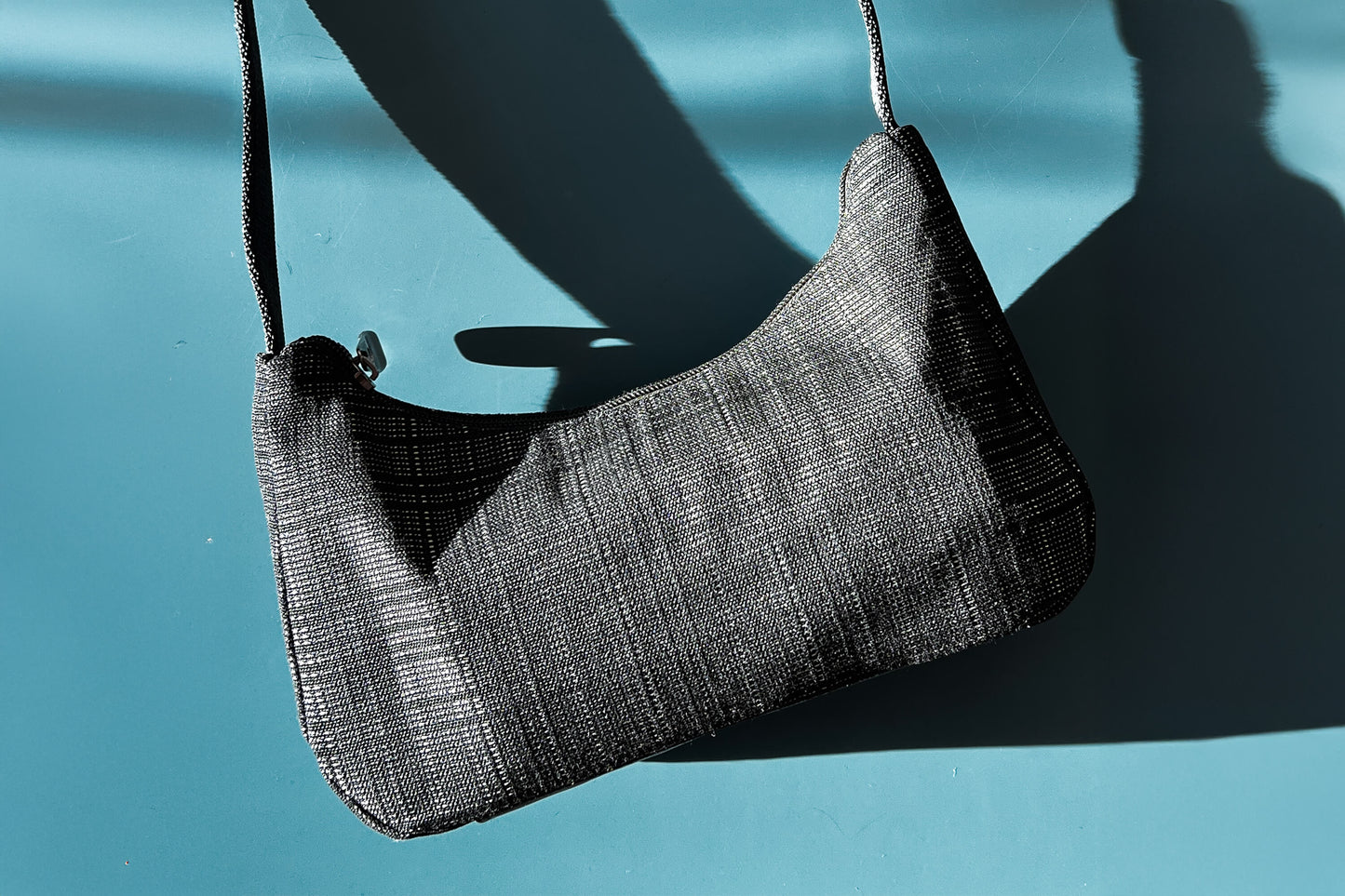 Schwarze Schultertasche LUCY