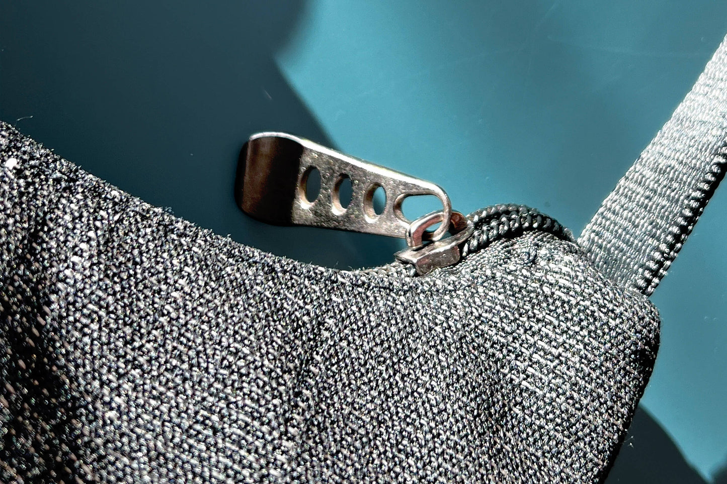 Schwarze Schultertasche LUCY