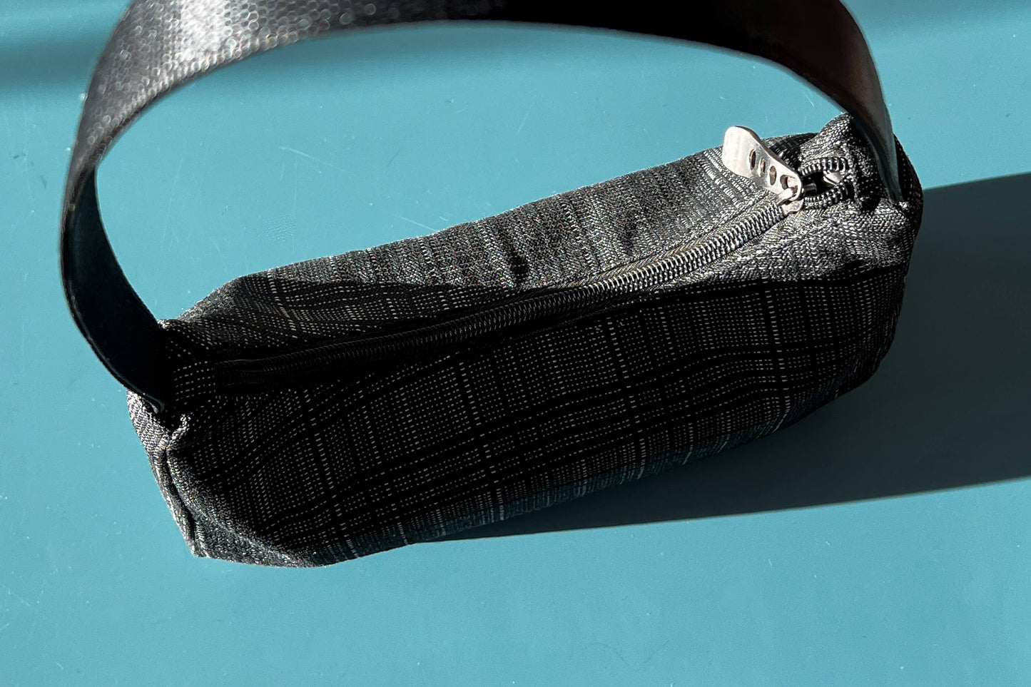 Schwarze Schultertasche LUCY