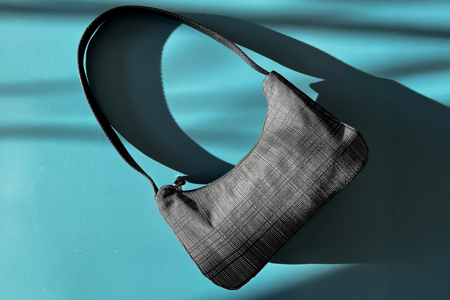 Schwarze Schultertasche LUCY