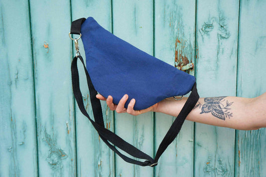 Upcycling Denim Hipbag von hinten