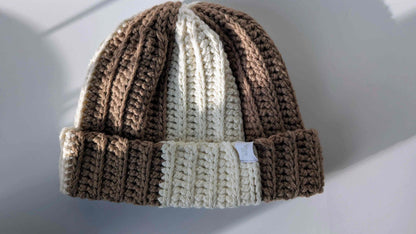 Braun weiße gehäkelte Mütze MAX für den Winter