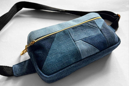 Stylische Hipbag aus Jeansupcycling mit goldenem Reisverschluss von jeff every piece a friend