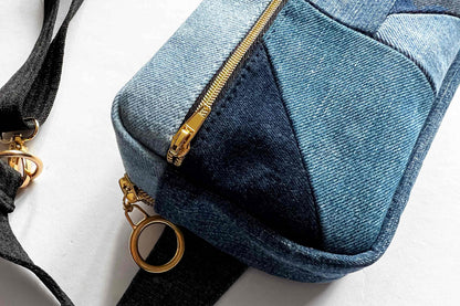 Close up coole Hipbag aus Jeansupcycling mit goldenem Reisverschluss von jeff every piece a friend