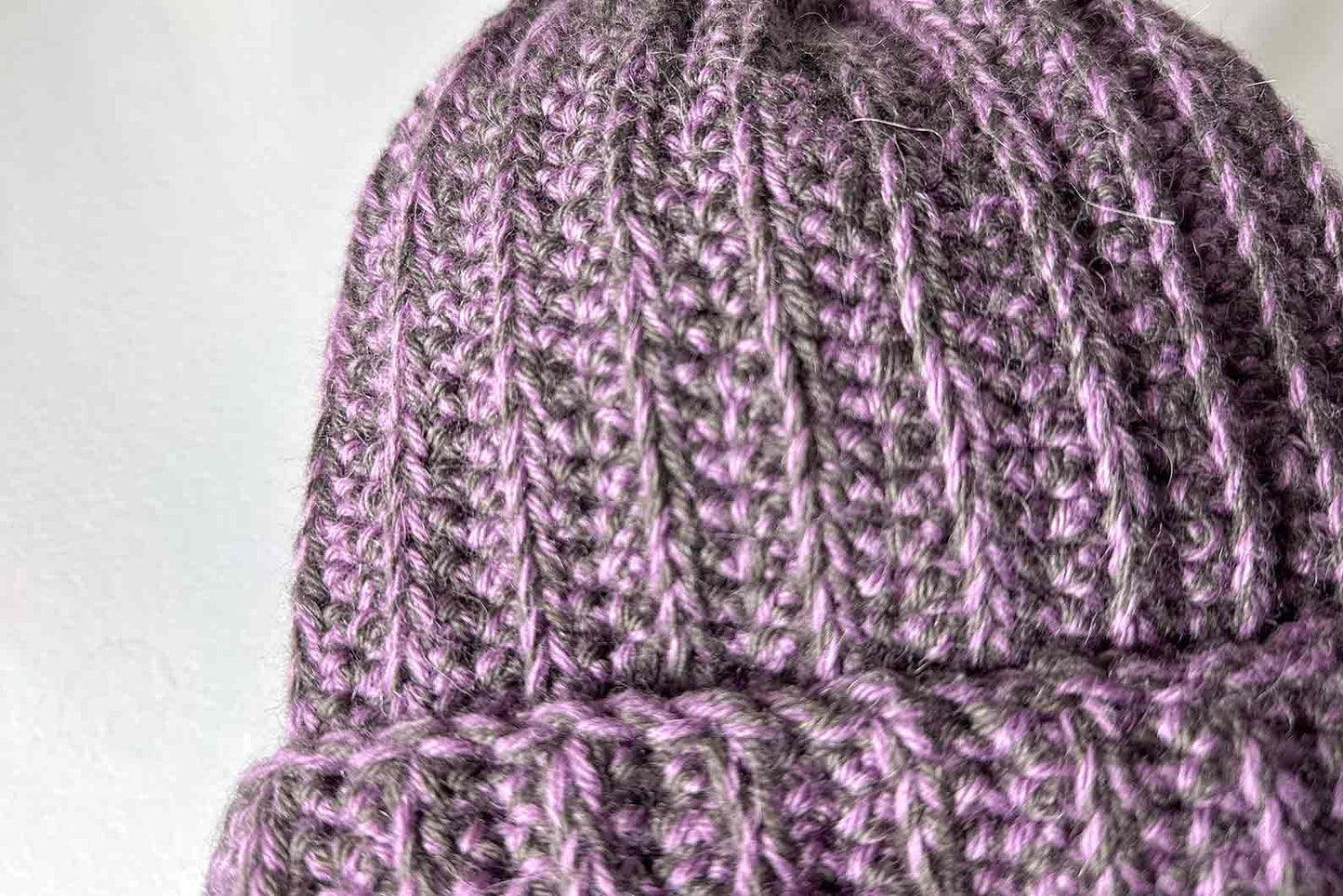 Lila Mütze für den Winter MAX